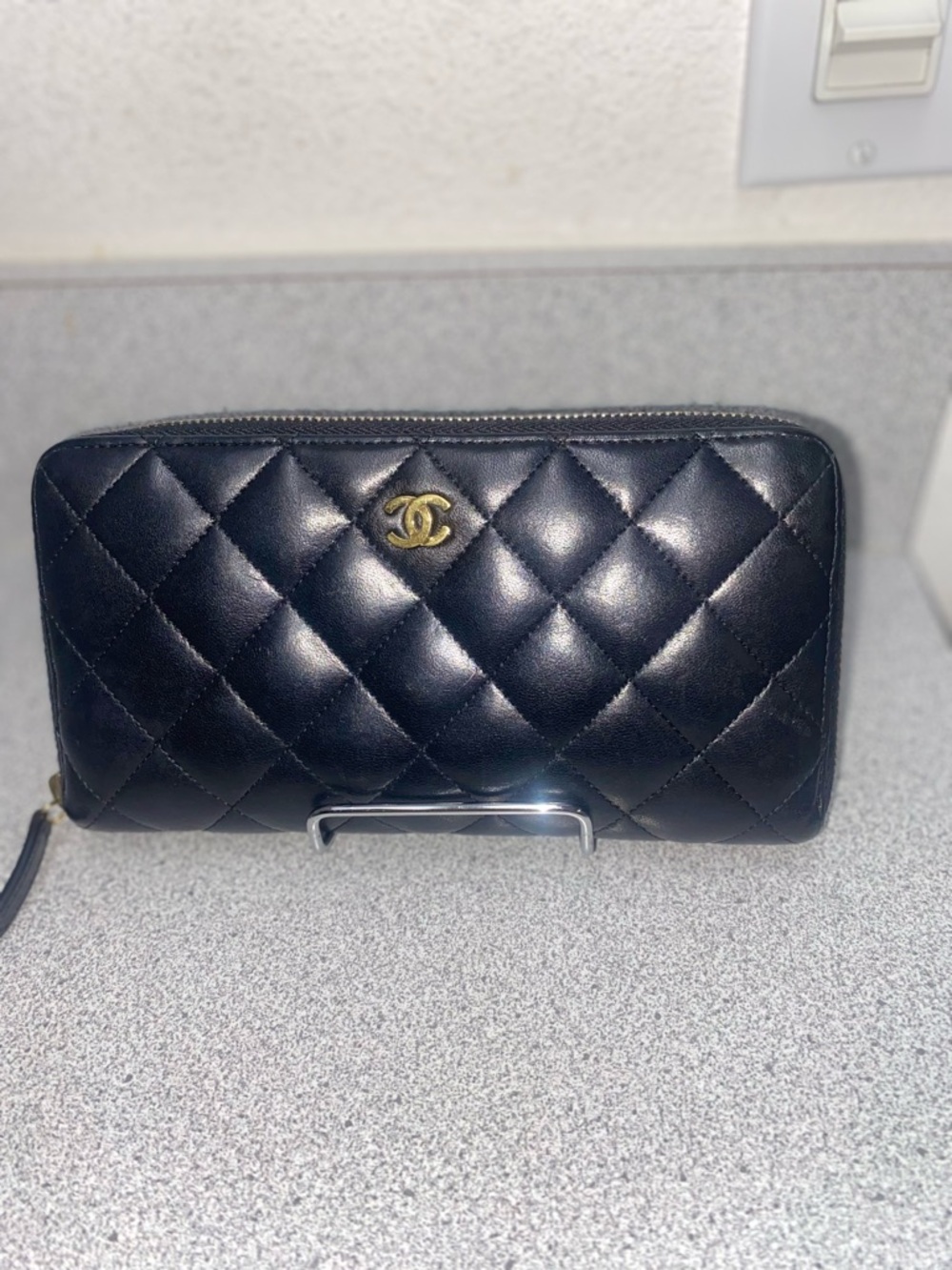 Chanel Black Quilted Lambskin Leather Long Zip Wallet with Gold CC Logo EUC - Picture 2 of 15